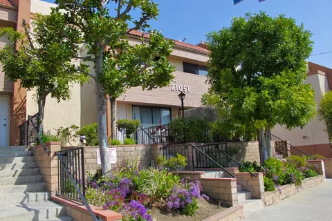 21051 Gresham St, Canoga Park, CA 91304
