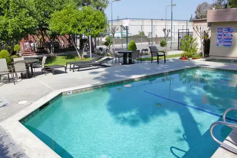 21051 Gresham St, Canoga Park, CA 91304 photo 3