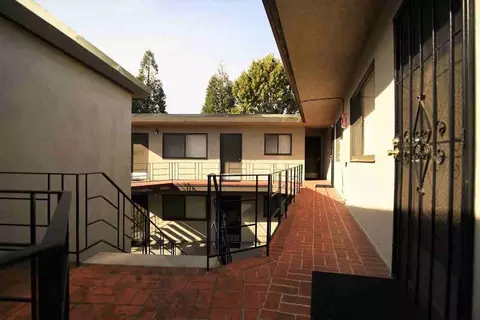385 Palm Ave, Oakland, CA 94610