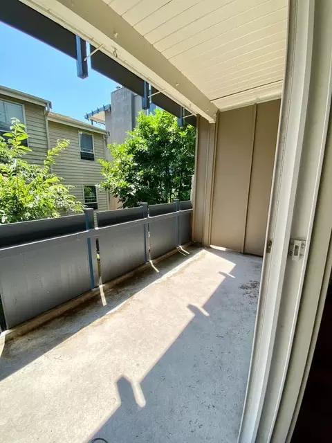 900 Nob Hill Ave N, Seattle, WA 98109