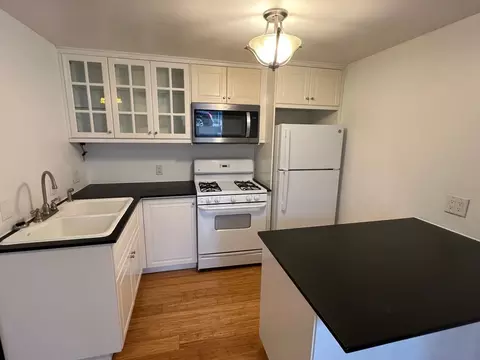 1205 NE 42nd St, Seattle, WA 98105