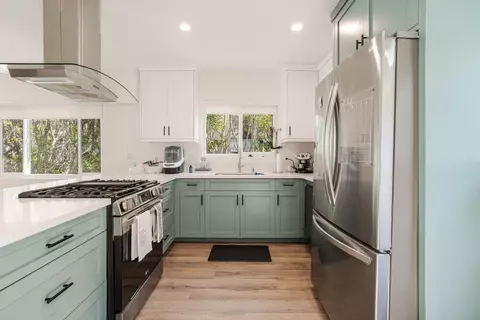 527 S Barrington Ave, Los Angeles, CA 90049
