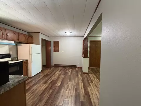 515 E Park Ave, Chippewa Falls, WI 54729 photo 4