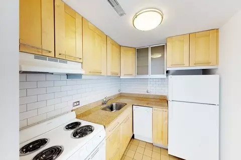 5200 S Blackstone Ave, Chicago, IL 60615