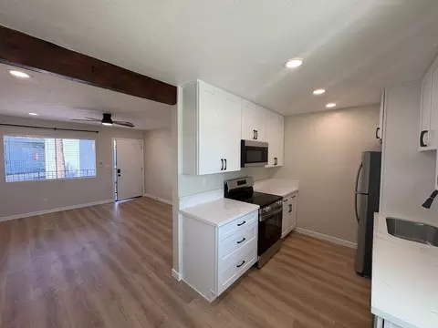 328 S Weitzel St, Oceanside, CA 92054