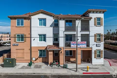 8969 Newport Ave, Fontana, CA 92335