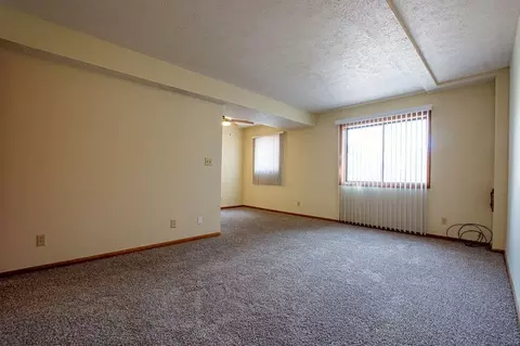 119 N 37th St, Omaha, NE 68131