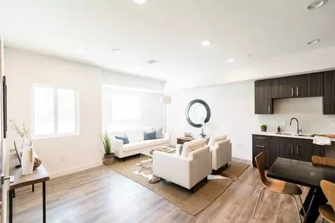 14827 Victory Blvd, Los Angeles, CA 91411