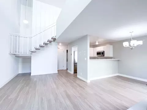 8211 Redlands St, Los Angeles, CA 90293
