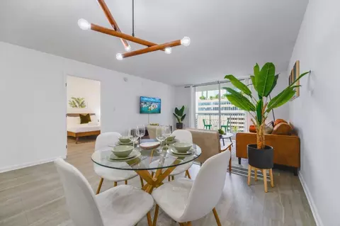 1 NW 12th St, Miami, FL 33136