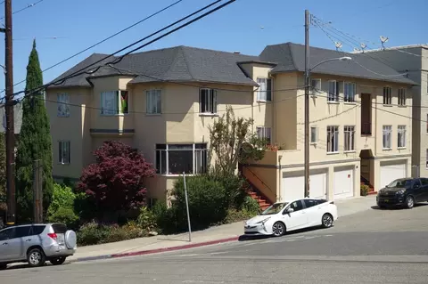 2201 Carroll St, Oakland, CA 94606
