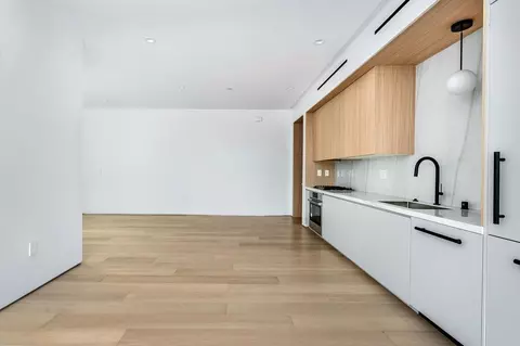 1136 N La Cienega Blvd, West Hollywood, CA 90069