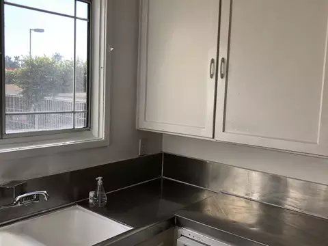 2421 Silver Lake Blvd, Los Angeles, CA 90039