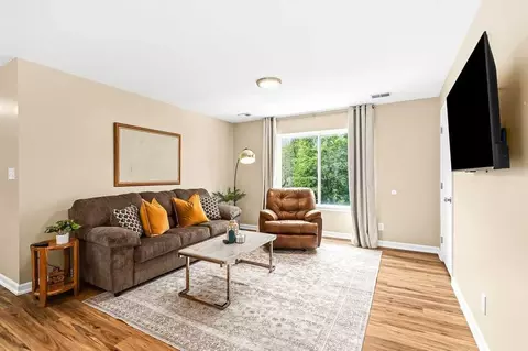 Sharon Ln, Roseville, MI 48066