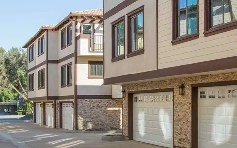 5250 Chesebro Rd, Agoura Hills, CA 91301