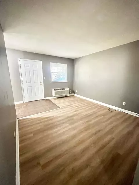 4012 Southern Pkwy, Louisville, KY 40214
