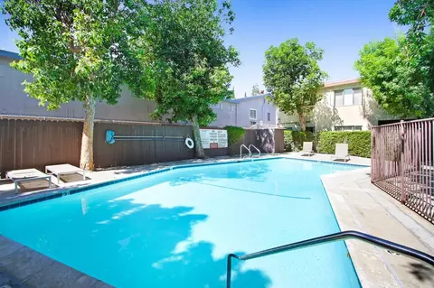 7055 Sepulveda Blvd, Los Angeles, CA 91405
