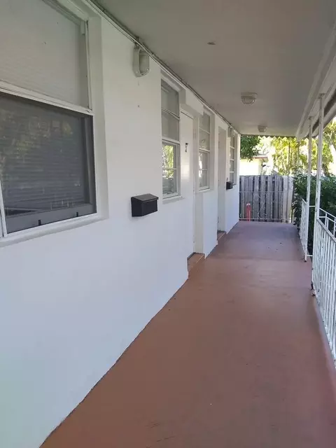 1903 Thomas St, Hollywood, FL 33020