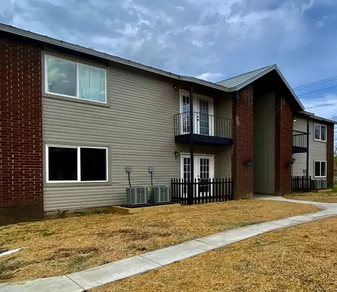 2103 W Beebe Capps Expy, Searcy, AR 72143