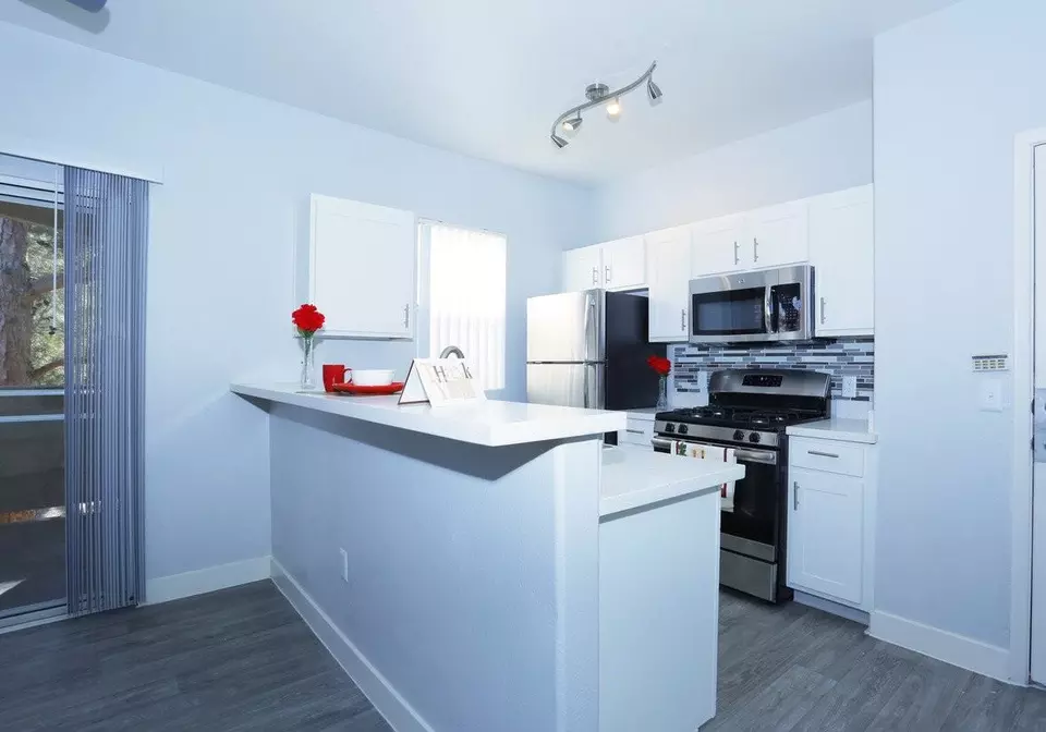  7413 W Russell Rd, Spring Valley, NV 89113 photo 7