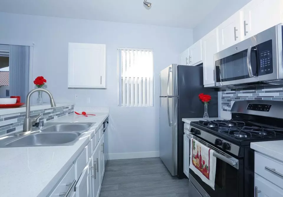  7413 W Russell Rd, Spring Valley, NV 89113 photo 2