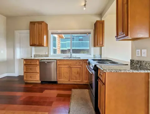 611 Cedar Ave S, Renton, WA 98057