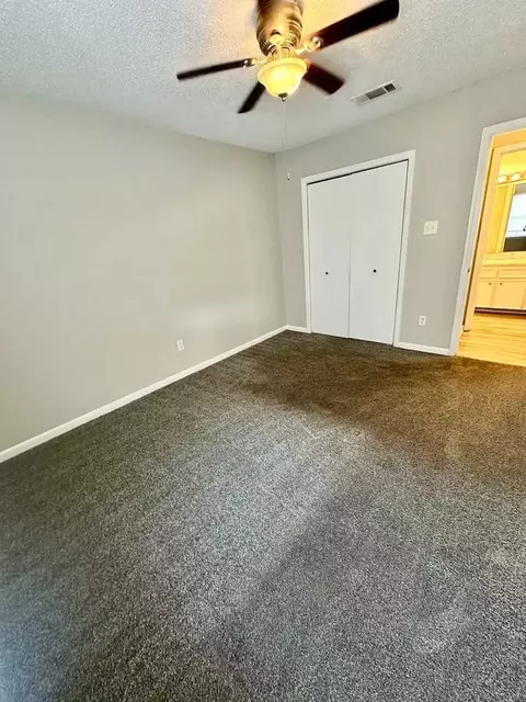 6838 Cantrell Rd, Little Rock, AR 72207