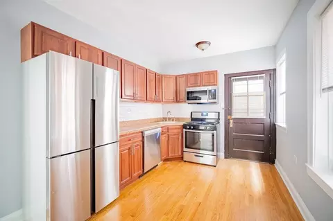 2450 W Wilson Ave, Chicago, IL 60625 photo 8