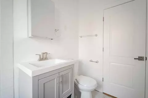 2450 W Wilson Ave, Chicago, IL 60625 photo 12
