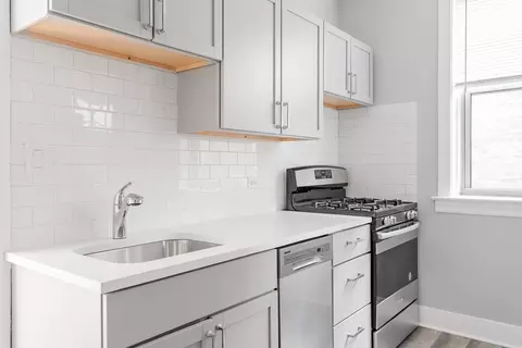 2450 W Wilson Ave, Chicago, IL 60625 photo 6