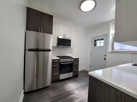 2450 W Wilson Ave, Chicago, IL 60625 photo 9