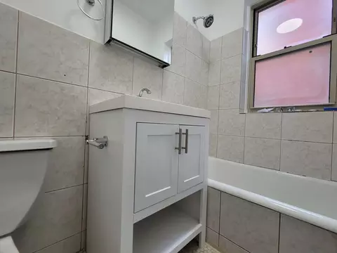 2450 W Wilson Ave, Chicago, IL 60625 photo 11