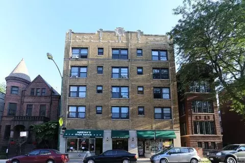 711 W Belmont Ave #203, Chicago, IL 60657