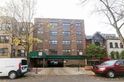 555 W Arlington Pl #304, Chicago, IL 60614