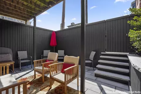 685 Massachusetts Ave #1, Boston, MA 02118
