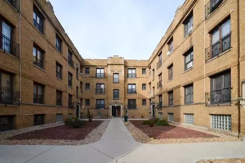 724 W Roscoe St #1N, Chicago, IL 60657