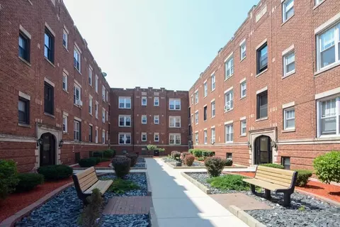 647 W Oakdale Ave #2, Chicago, IL 60657