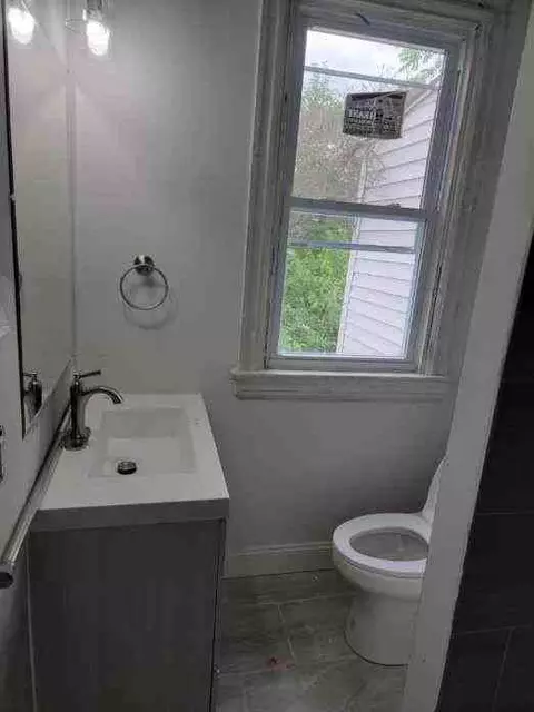 915 L St NE #NA, Washington, DC 20002 photo 4