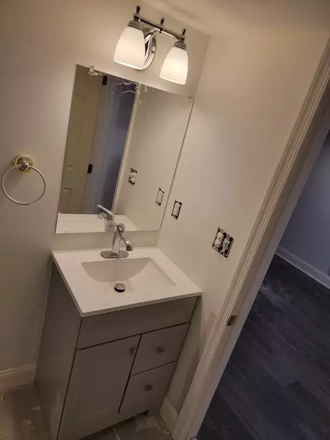 915 L St NE #NA, Washington, DC 20002 photo 3