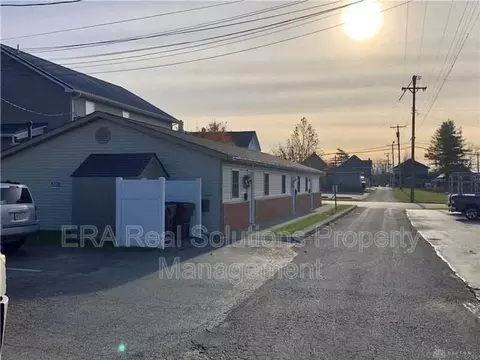 216 W Temple St, Washington Court House, OH 43160