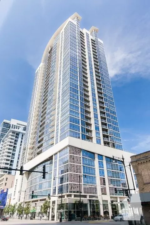 100 E 14th St #2608, Chicago, IL 60605