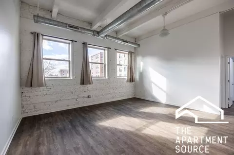 932 W Dakin St #301, Chicago, IL 60613
