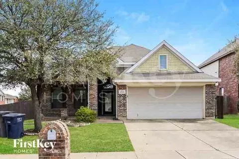 8028 Plateau Dr, Fort Worth, TX 76120
