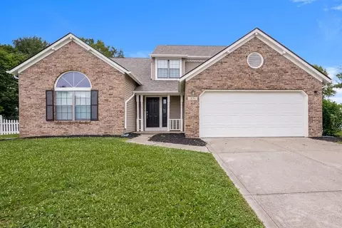 971 Andover Dr, Greenwood, IN 46142