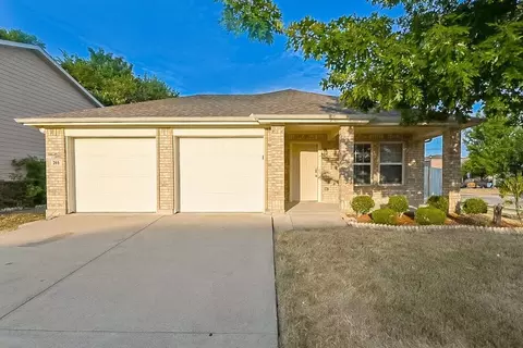 201 Green Meadows Rd, Wilmer, TX 75172