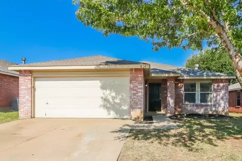 8728 Stonebriar Ln, Fort Worth, TX 76123