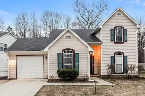 7523 Pence Pond Ln, Charlotte, NC 28227