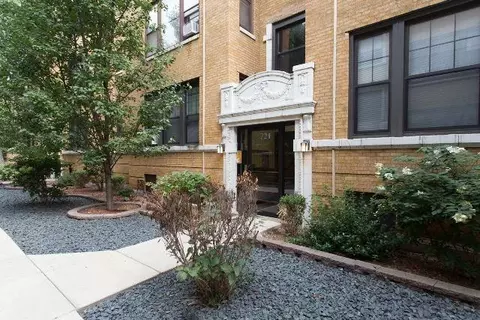 721 W Barry Ave #3B, Chicago, IL 60657