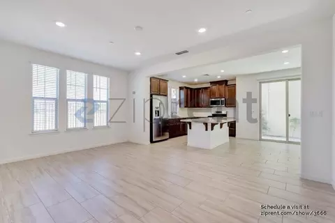 9315 Mystic Lake Aly, Sacramento, CA 95829