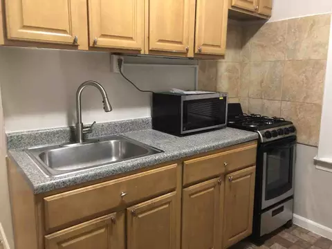 165 W 48th St # 1, Bayonne, NJ 07002